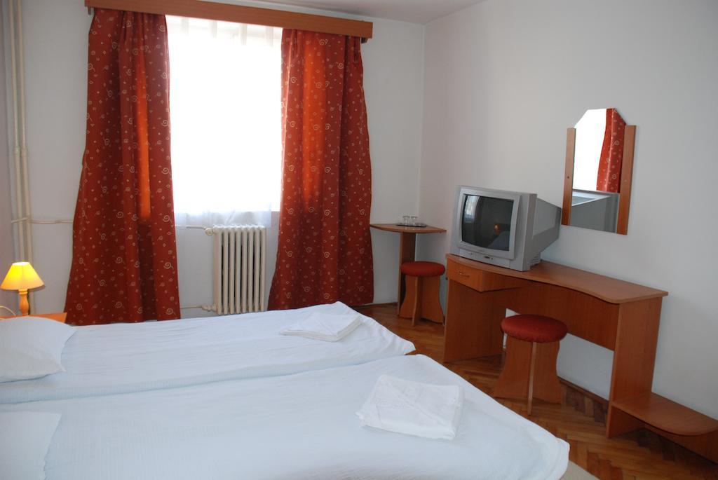 Hotel Merkur Miercurea Ciuc Bagian luar foto