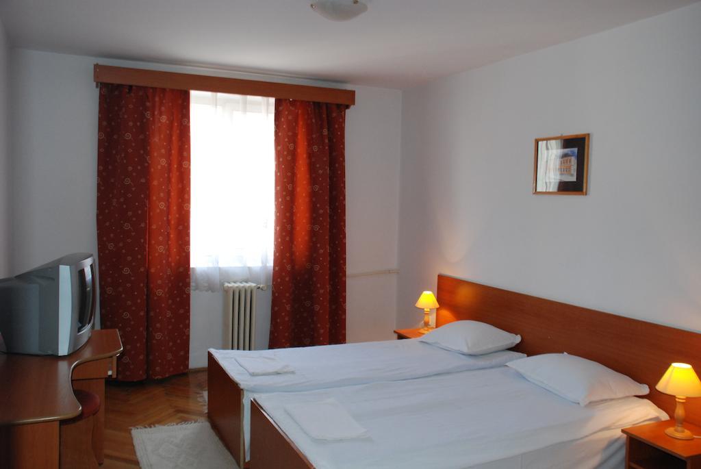 Hotel Merkur Miercurea Ciuc Bagian luar foto