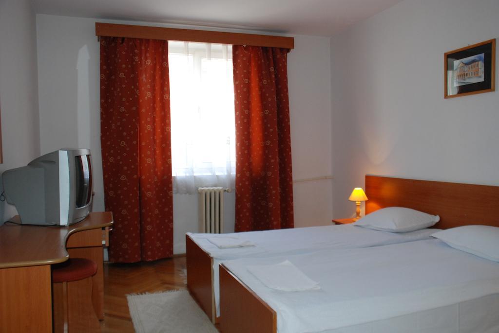 Hotel Merkur Miercurea Ciuc Bagian luar foto