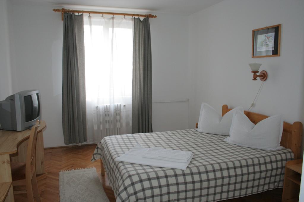 Hotel Merkur Miercurea Ciuc Ruang foto