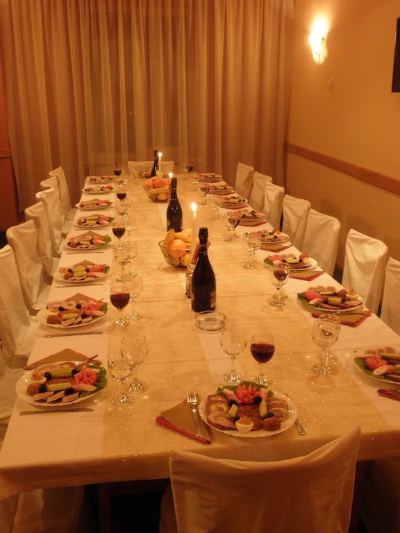 Hotel Merkur Miercurea Ciuc Bagian luar foto