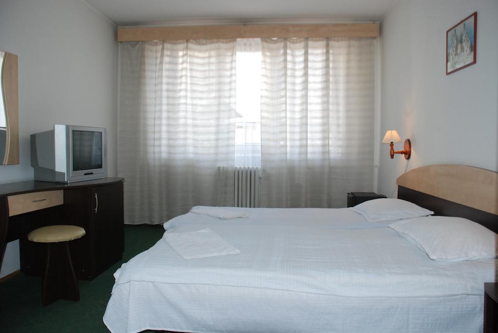 Hotel Merkur Miercurea Ciuc Ruang foto