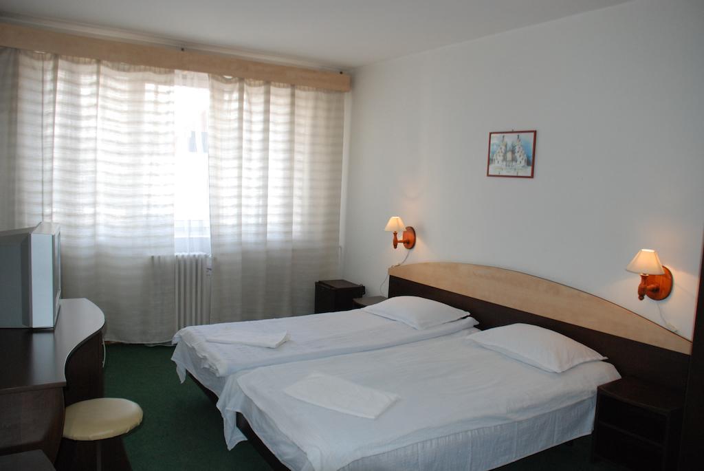 Hotel Merkur Miercurea Ciuc Bagian luar foto