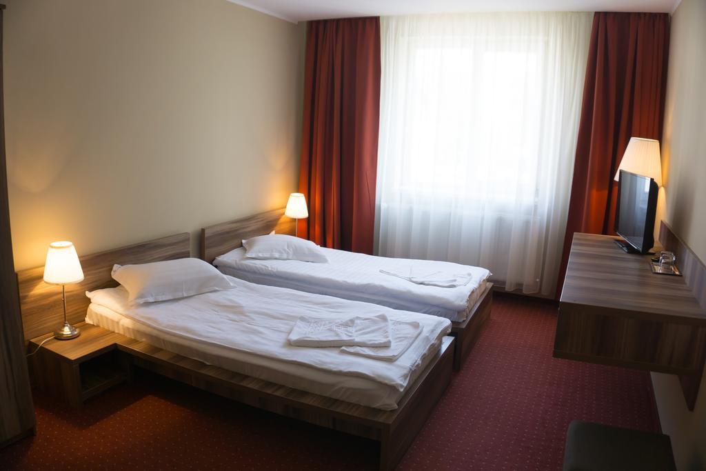 Hotel Merkur Miercurea Ciuc Bagian luar foto