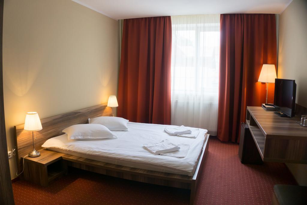 Hotel Merkur Miercurea Ciuc Bagian luar foto