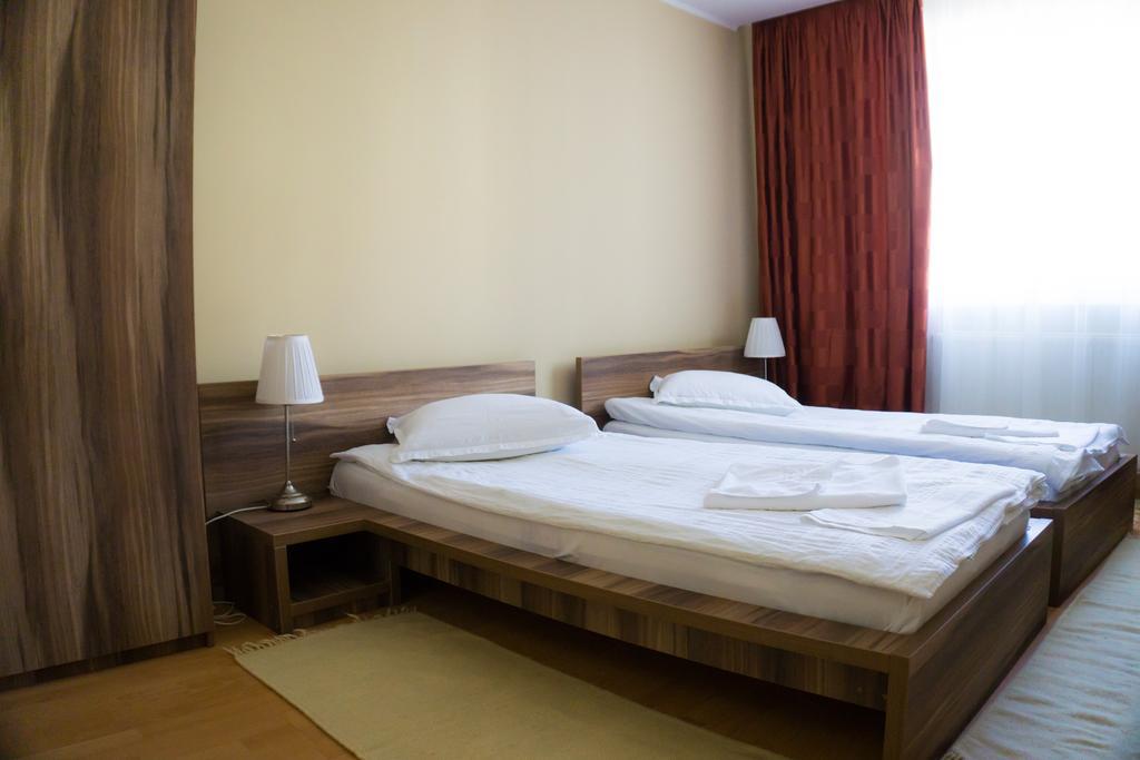 Hotel Merkur Miercurea Ciuc Bagian luar foto