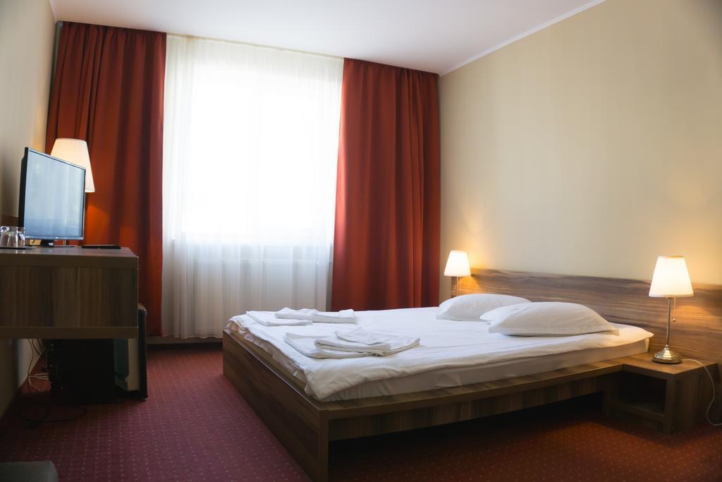 Hotel Merkur Miercurea Ciuc Bagian luar foto