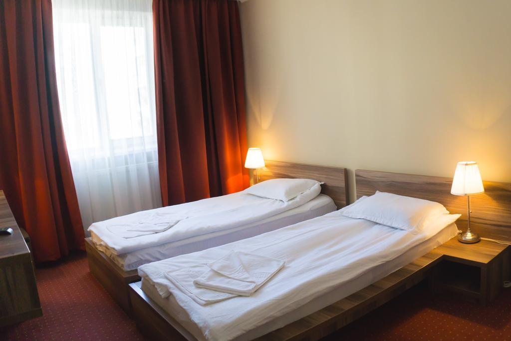 Hotel Merkur Miercurea Ciuc Bagian luar foto