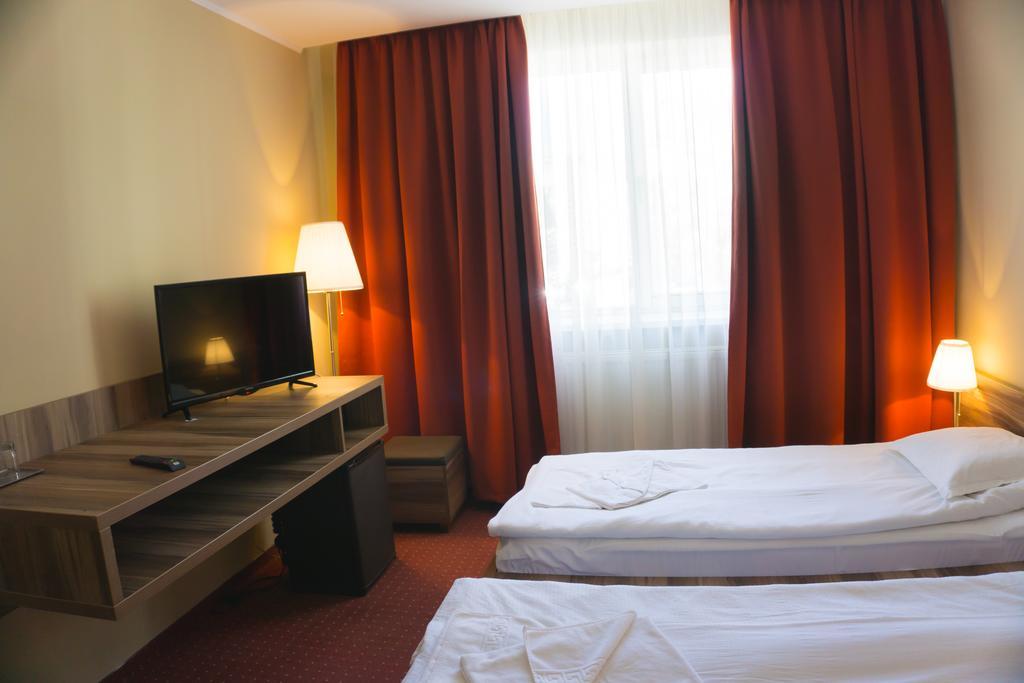Hotel Merkur Miercurea Ciuc Bagian luar foto